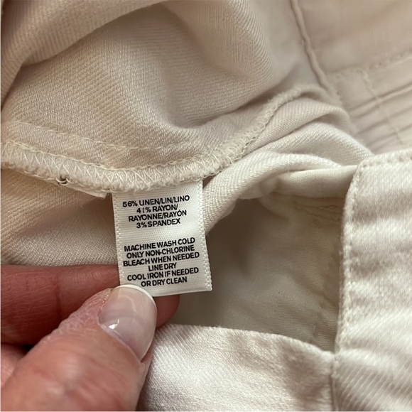 LOFT Belted Linen-Blend Wide-Leg Cropped Pants - Picture 5 of 7